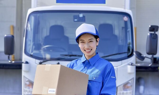 笑顔の女性ドライバー